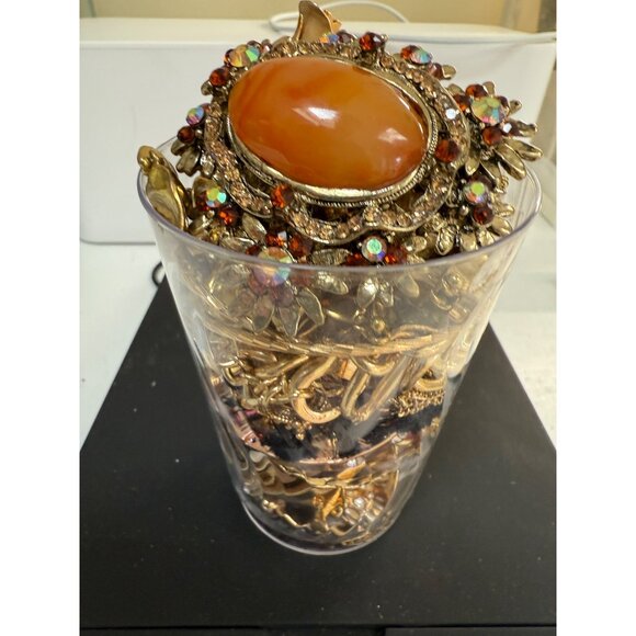 Gold Tone Wearable Jewelry Lot Mixed Styles & Pieces Includes Rhinestone Brooch - Picture 12 of 12